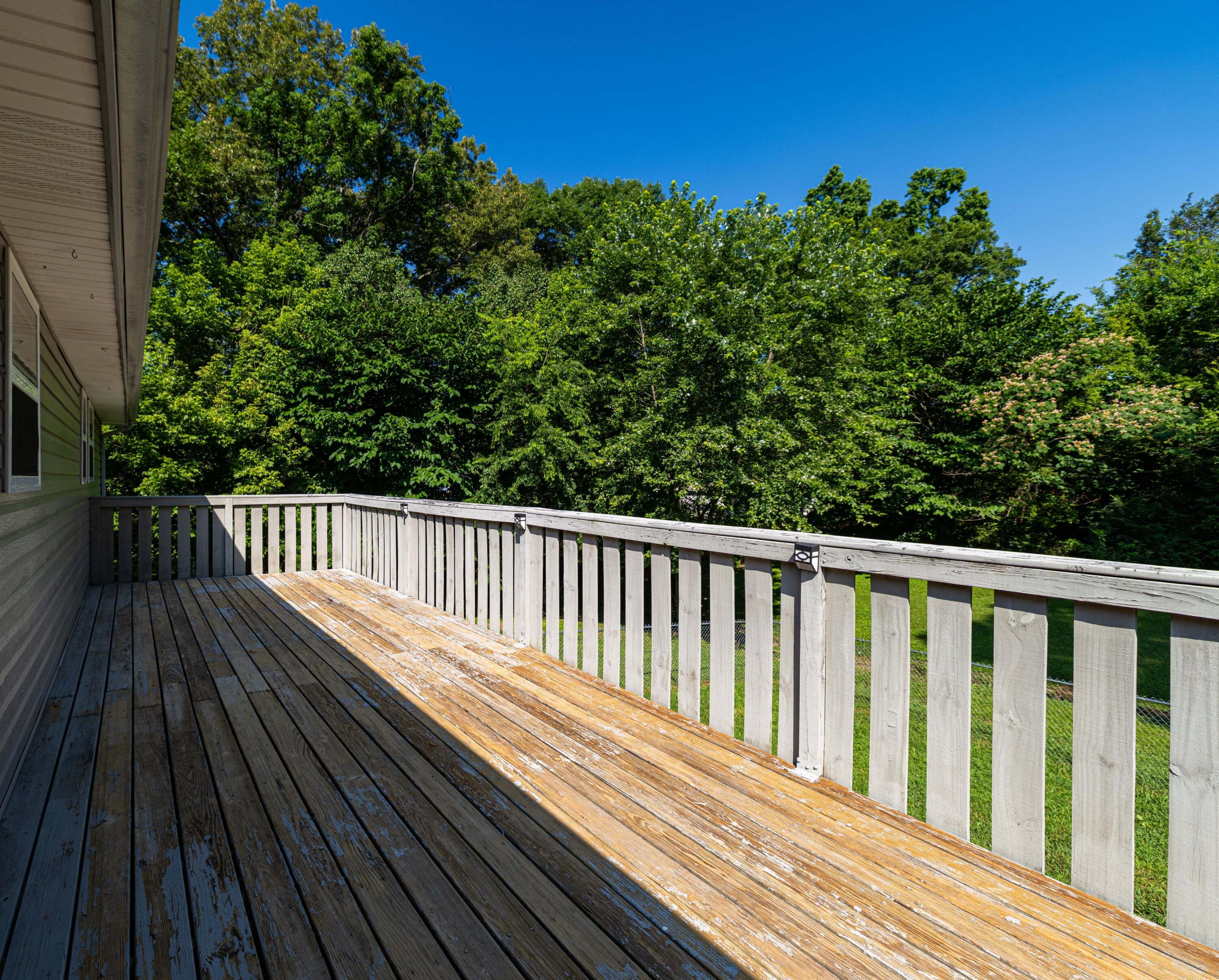 7115 Elmbrook Lane Harrison, TN 37341 - Photo 3 of 31 EXTRA LARGE DECK