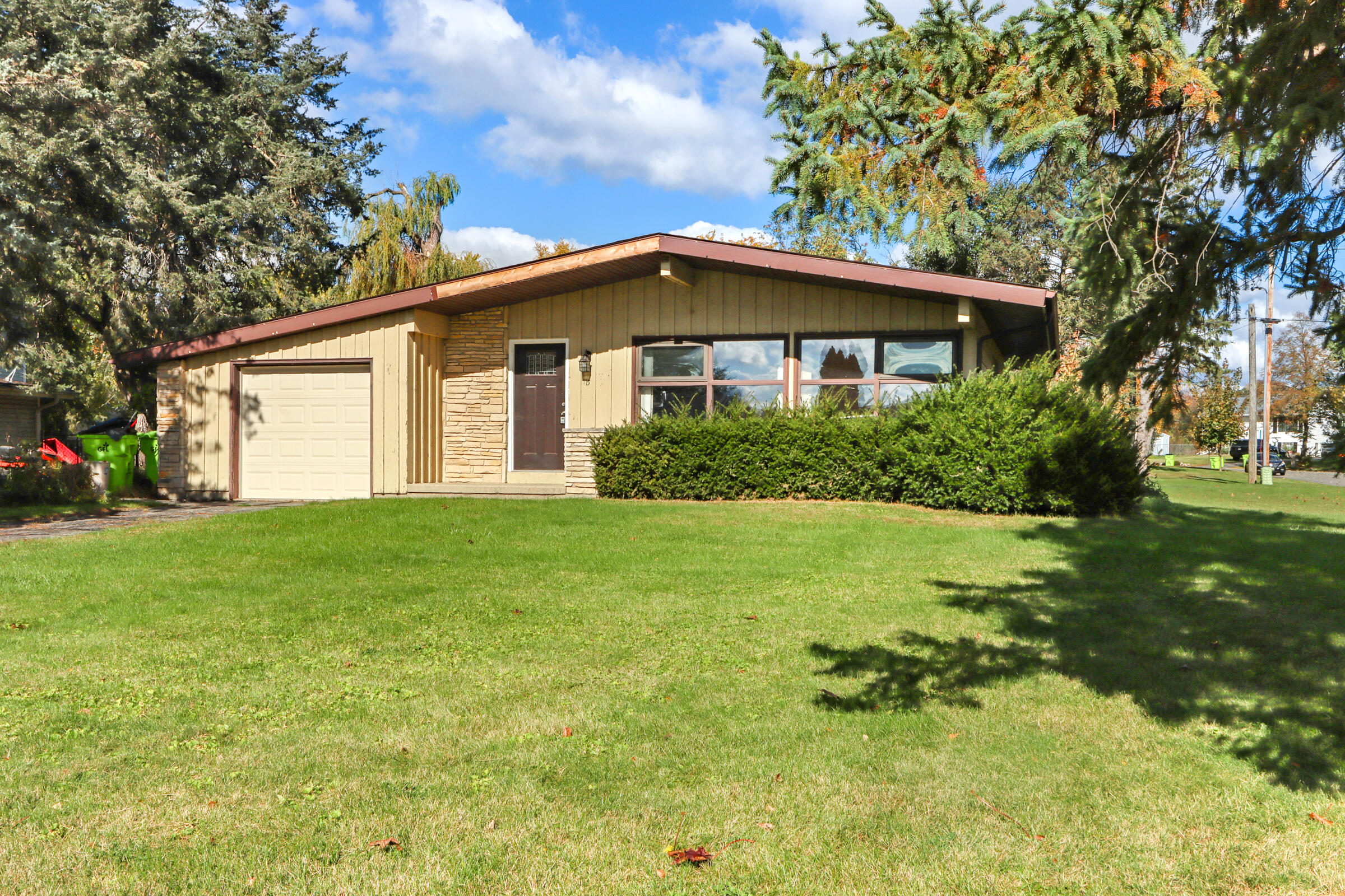 115 Franklin Street Delavan, WI 53115 - Photo 1 of 1 1) 64627-69038ed451174