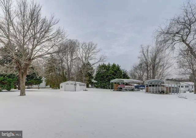 a view of a house with garage