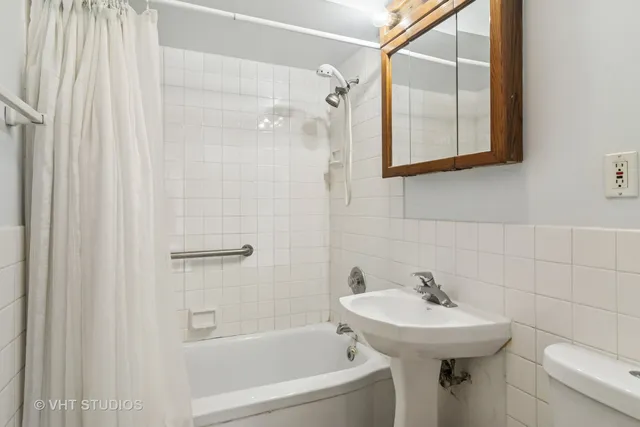 $499,900 | 1019 Rockland Road, Lake Bluff, IL 60044