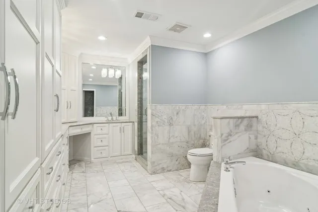 $499,900 | 1019 Rockland Road, Lake Bluff, IL 60044