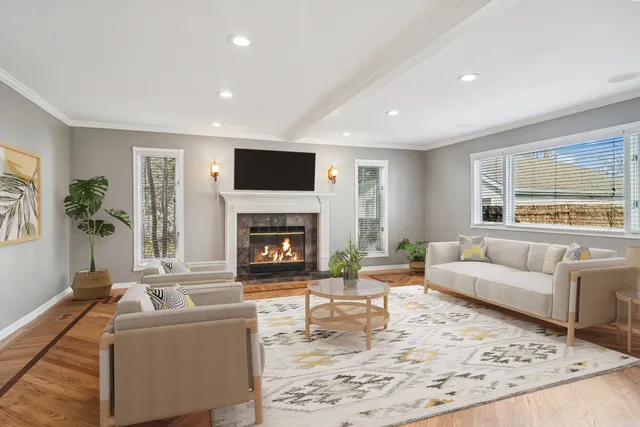 $499,900 | 1019 Rockland Road, Lake Bluff, IL 60044