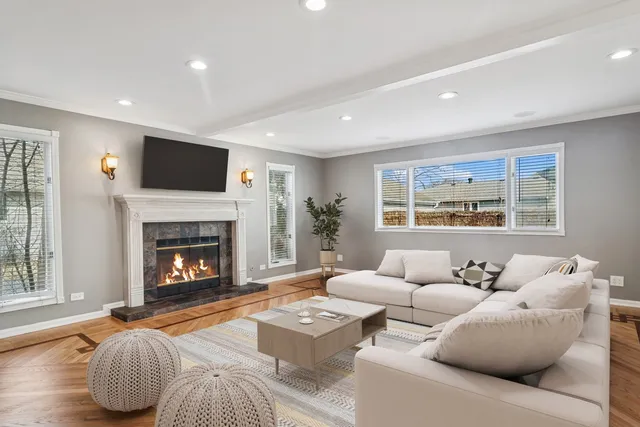 $499,900 | 1019 Rockland Road, Lake Bluff, IL 60044