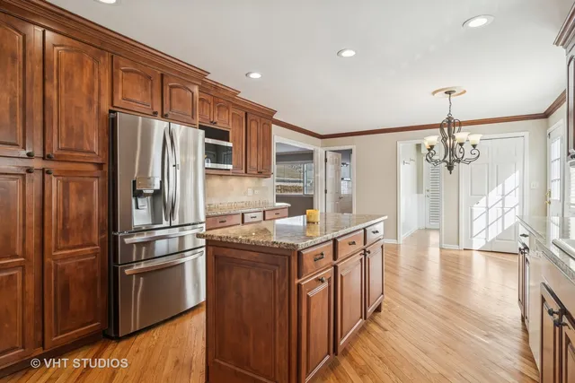 $499,900 | 1019 Rockland Road, Lake Bluff, IL 60044