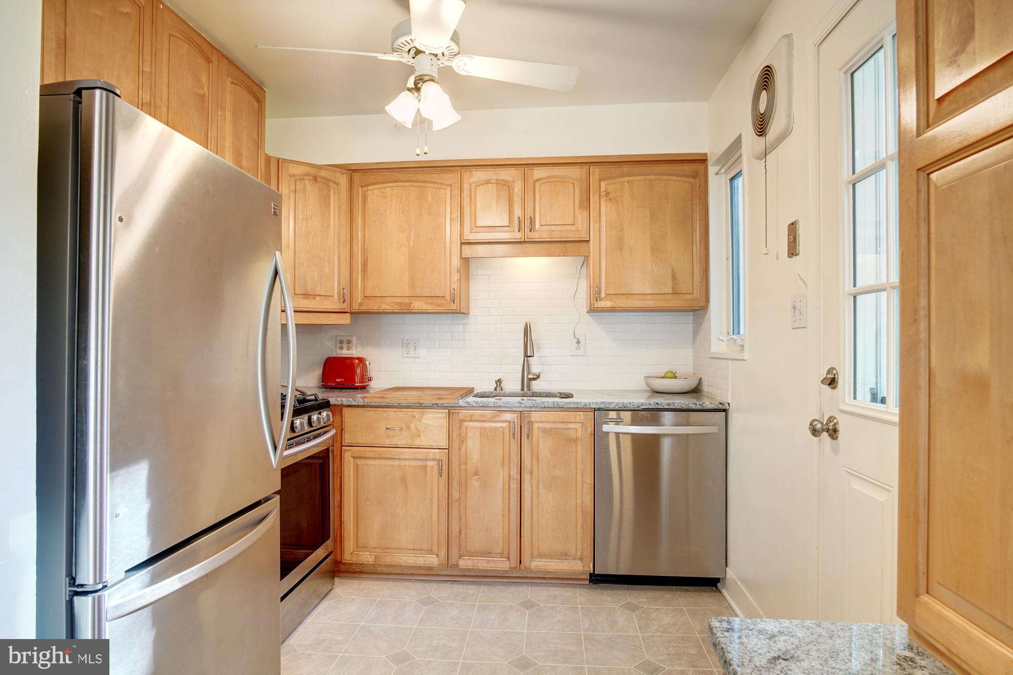 10418 Hemley Lane Silver Spring, MD 20902 - Photo 5 of 32 Kitchen features S/S appliances