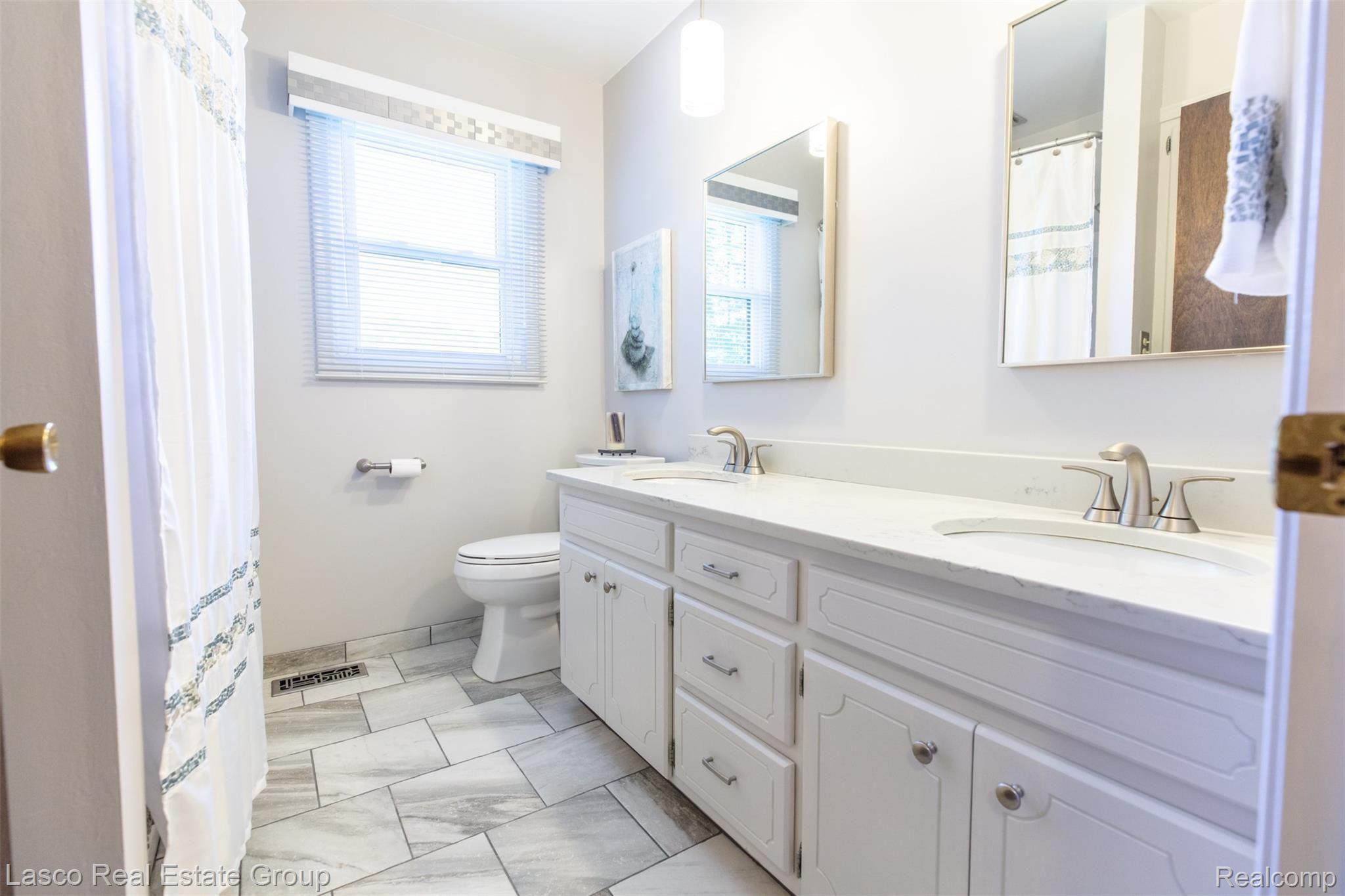 6343 Kings Pointe Road Grand Blanc, MI 48439 - Photo 20 of 44 BPF_8833.jpg