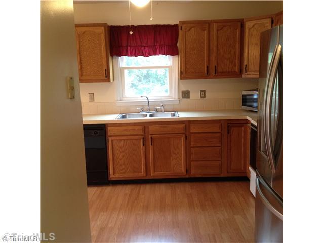620 Arnold Road Lexington, NC 27295 - Photo 3 of 11 Kitchen.
