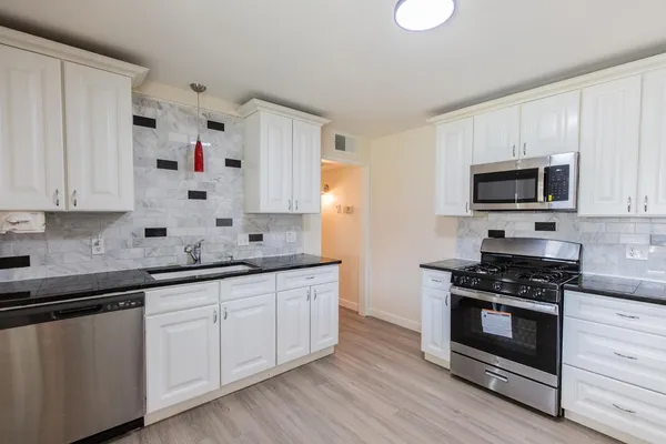 $1,995 | 8352 North 3rd Street, Phoenix, AZ 85020