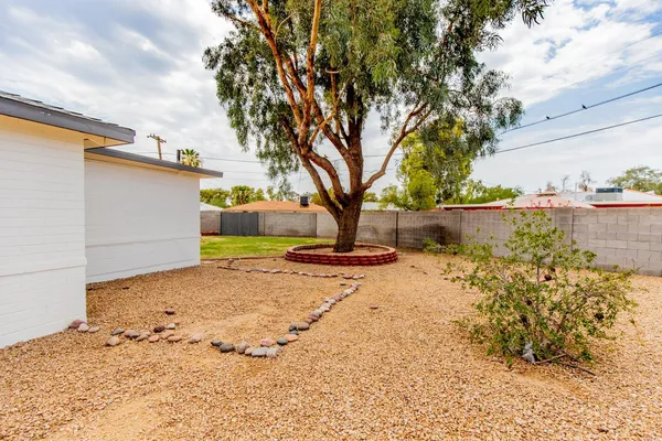 $1,995 | 8352 North 3rd Street, Phoenix, AZ 85020