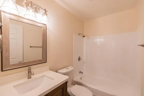 $1,995 | 8352 North 3rd Street, Phoenix, AZ 85020