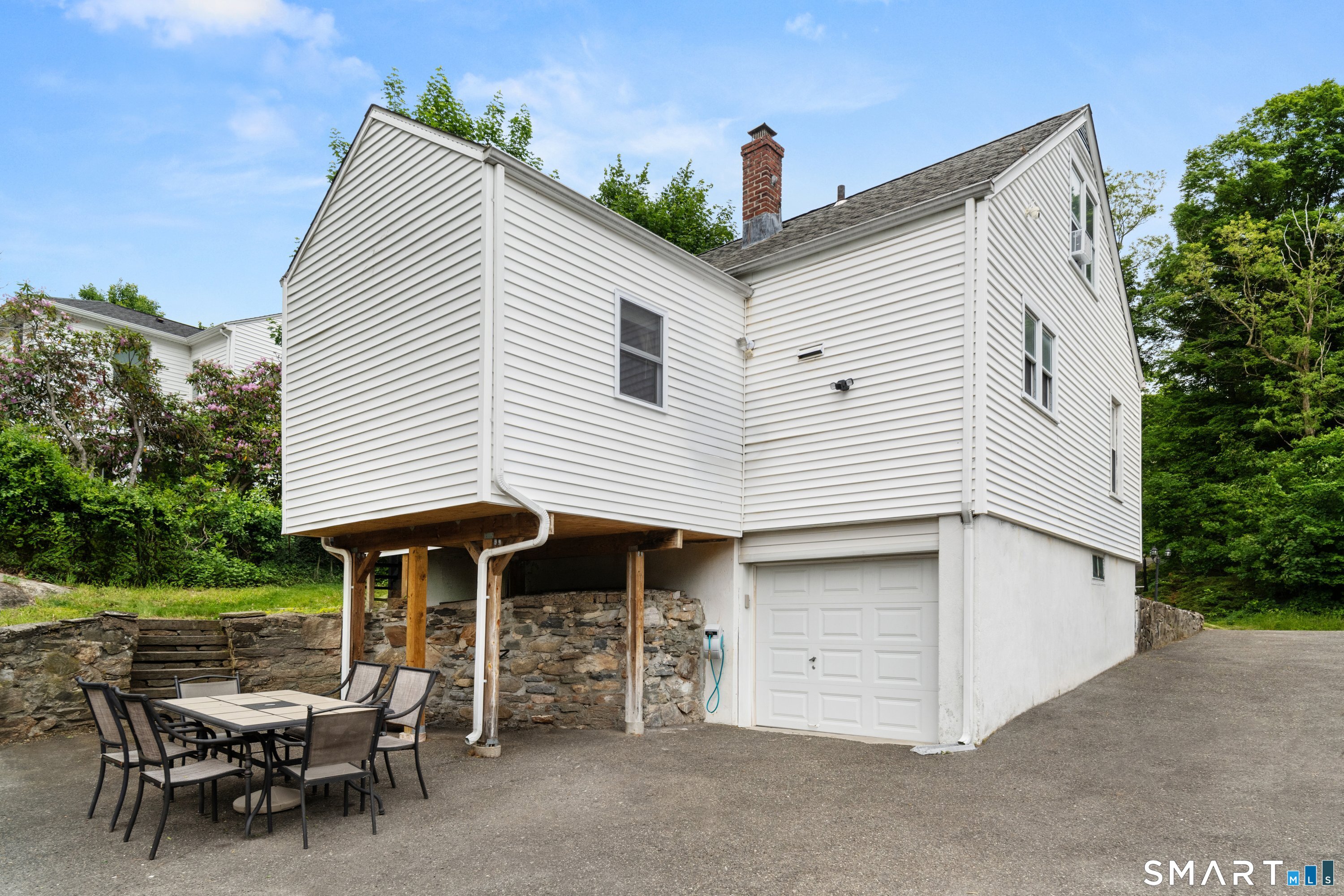 243 White Plains Road Trumbull, CT 06611 - Photo 6 of 39