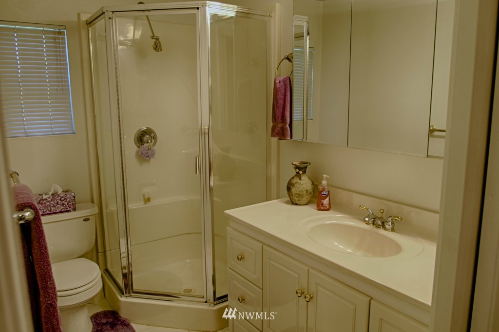 3701 Northeast 10th Court Renton, WA 98056 - Photo 11 of 14 Gallery Image 11