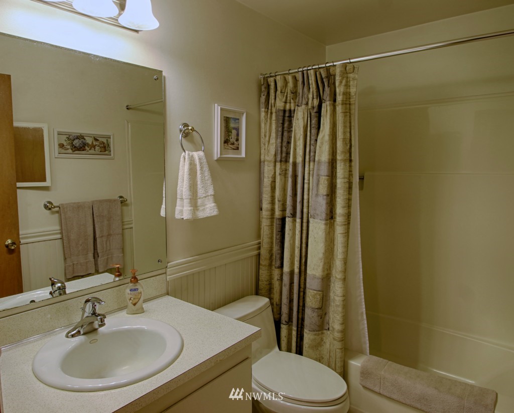 3701 Northeast 10th Court Renton, WA 98056 - Photo 12 of 14 Gallery Image 12