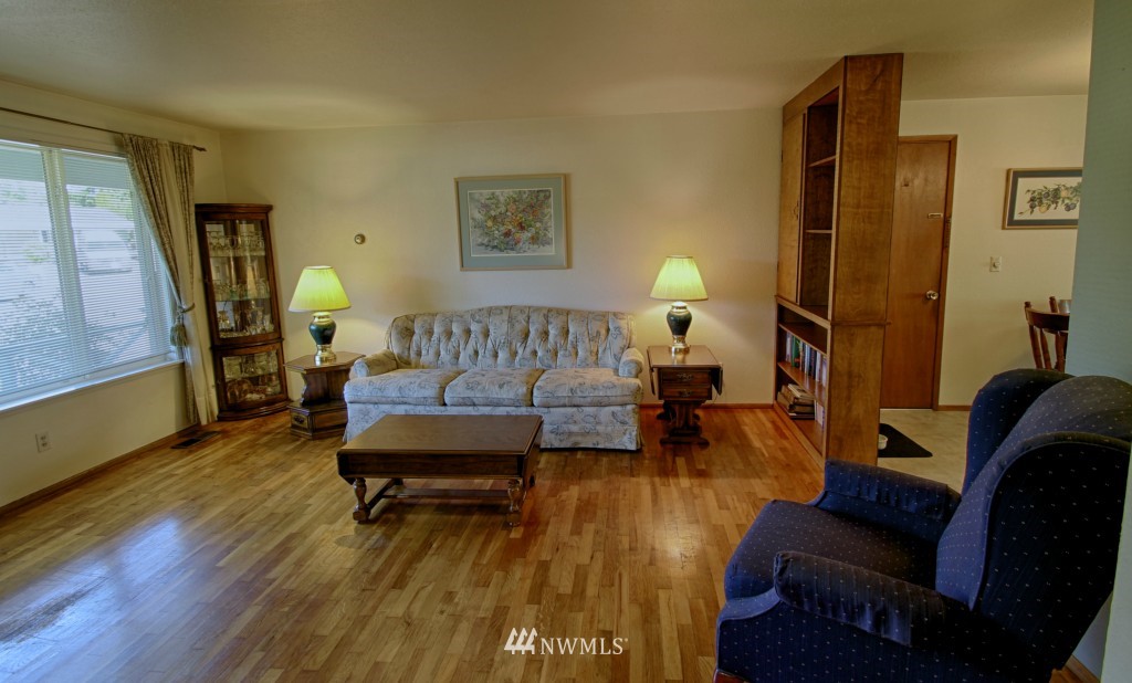 3701 Northeast 10th Court Renton, WA 98056 - Photo 4 of 14 Gallery Image 4