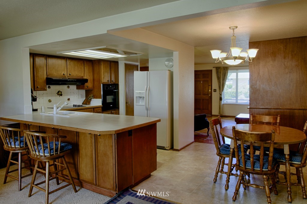 3701 Northeast 10th Court Renton, WA 98056 - Photo 6 of 14 Gallery Image 6
