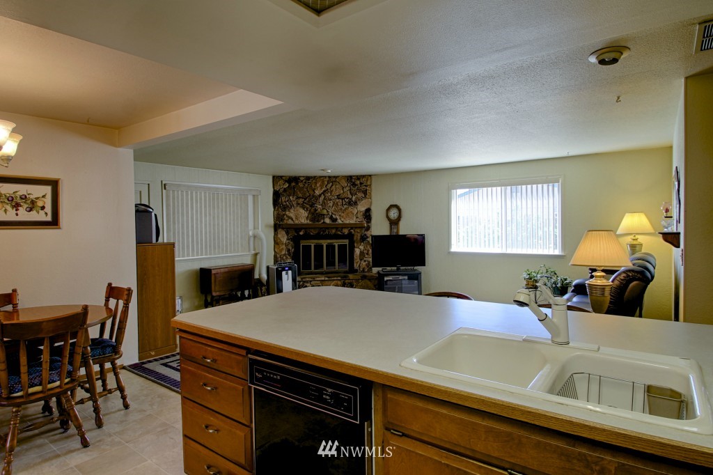 3701 Northeast 10th Court Renton, WA 98056 - Photo 7 of 14 Gallery Image 7