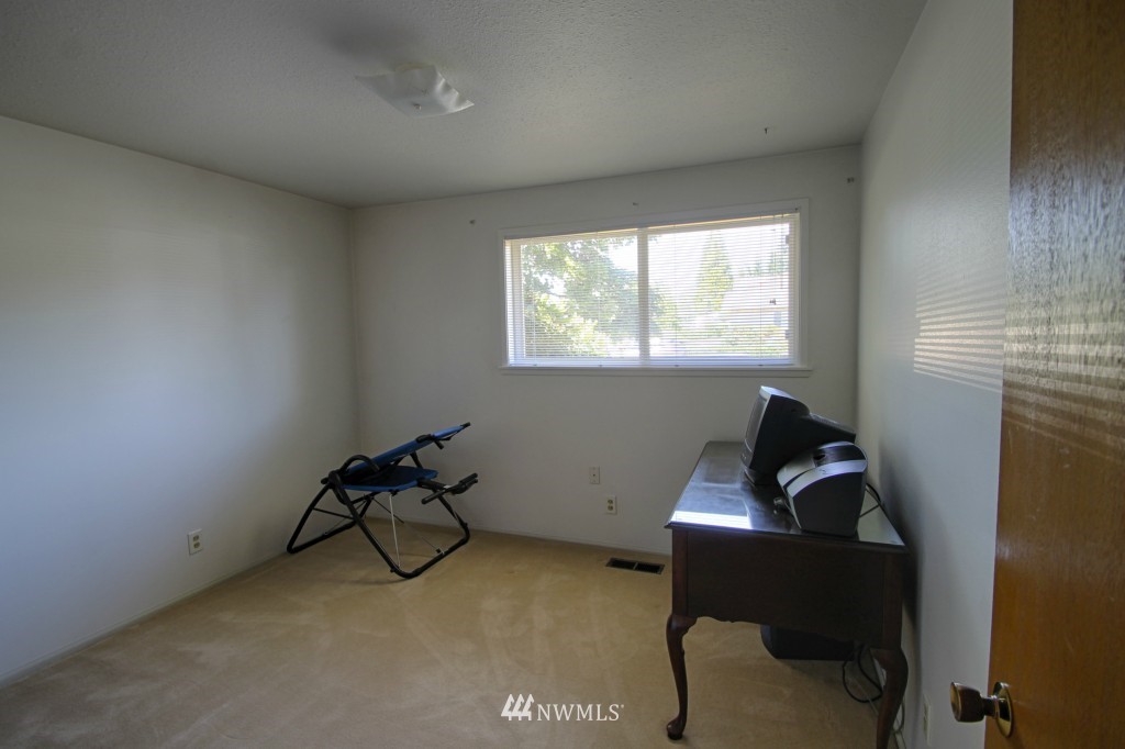 3701 Northeast 10th Court Renton, WA 98056 - Photo 10 of 14 Gallery Image 10