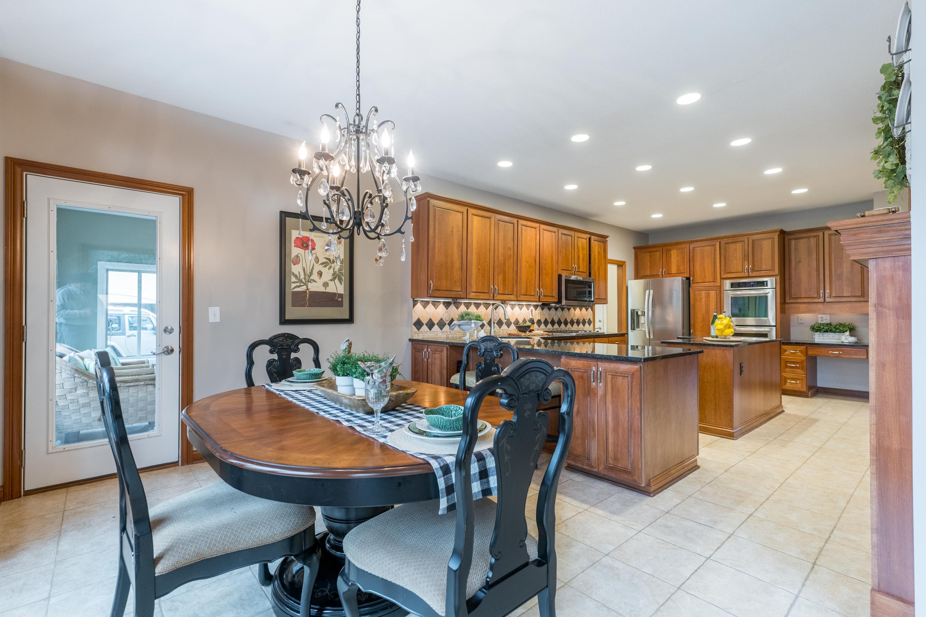 8253 Rookery Way Westerville, OH 43082 - Photo 12 of 107 016P1577092