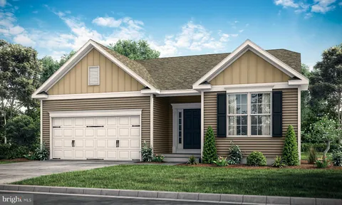 a view of a house with yard and plants