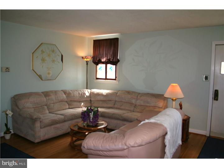 2835 Rhawn Street Philadelphia, PA 19152 - Photo 3 of 25 Living Room