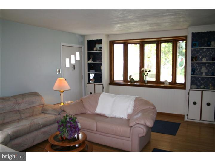 2835 Rhawn Street Philadelphia, PA 19152 - Photo 4 of 25 Living Room