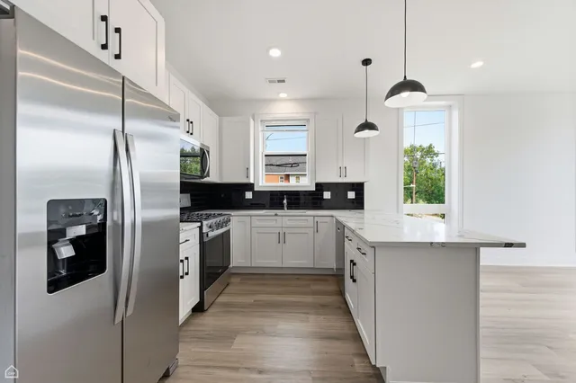 $3,150 | 3902 South Lake Park Avenue, Unit 2, Chicago, IL 60653