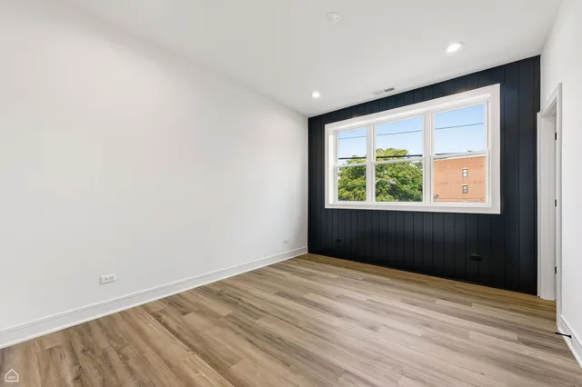 $3,150 | 3902 South Lake Park Avenue, Unit 2, Chicago, IL 60653