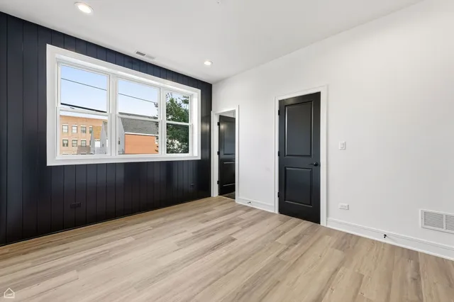 $3,150 | 3902 South Lake Park Avenue, Unit 2, Chicago, IL 60653