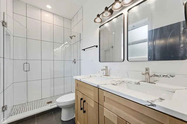 $3,150 | 3902 South Lake Park Avenue, Unit 2, Chicago, IL 60653