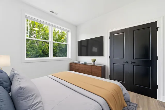 $3,150 | 3902 South Lake Park Avenue, Unit 2, Chicago, IL 60653