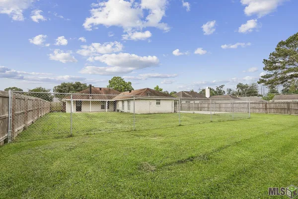 $349,999 | 13533 Willowridge Avenue, St. George, LA 70817