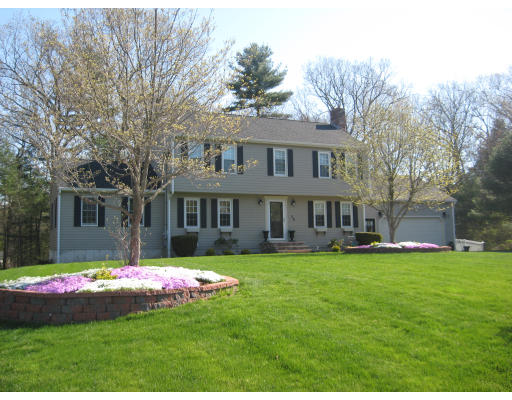 26 Barnstable Road Norfolk, MA 02056 - Photo 1 of 18 Gallery Image 1
