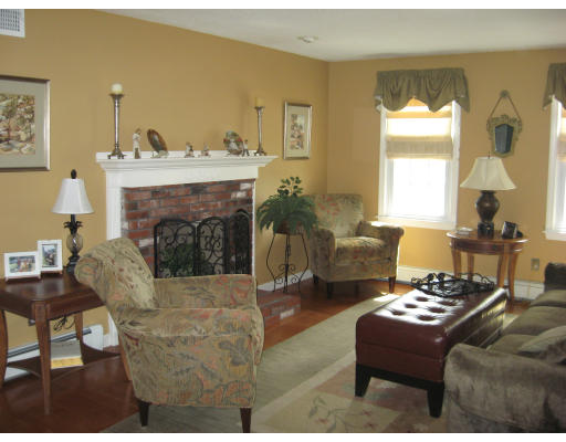 26 Barnstable Road Norfolk, MA 02056 - Photo 5 of 18 Gallery Image 5