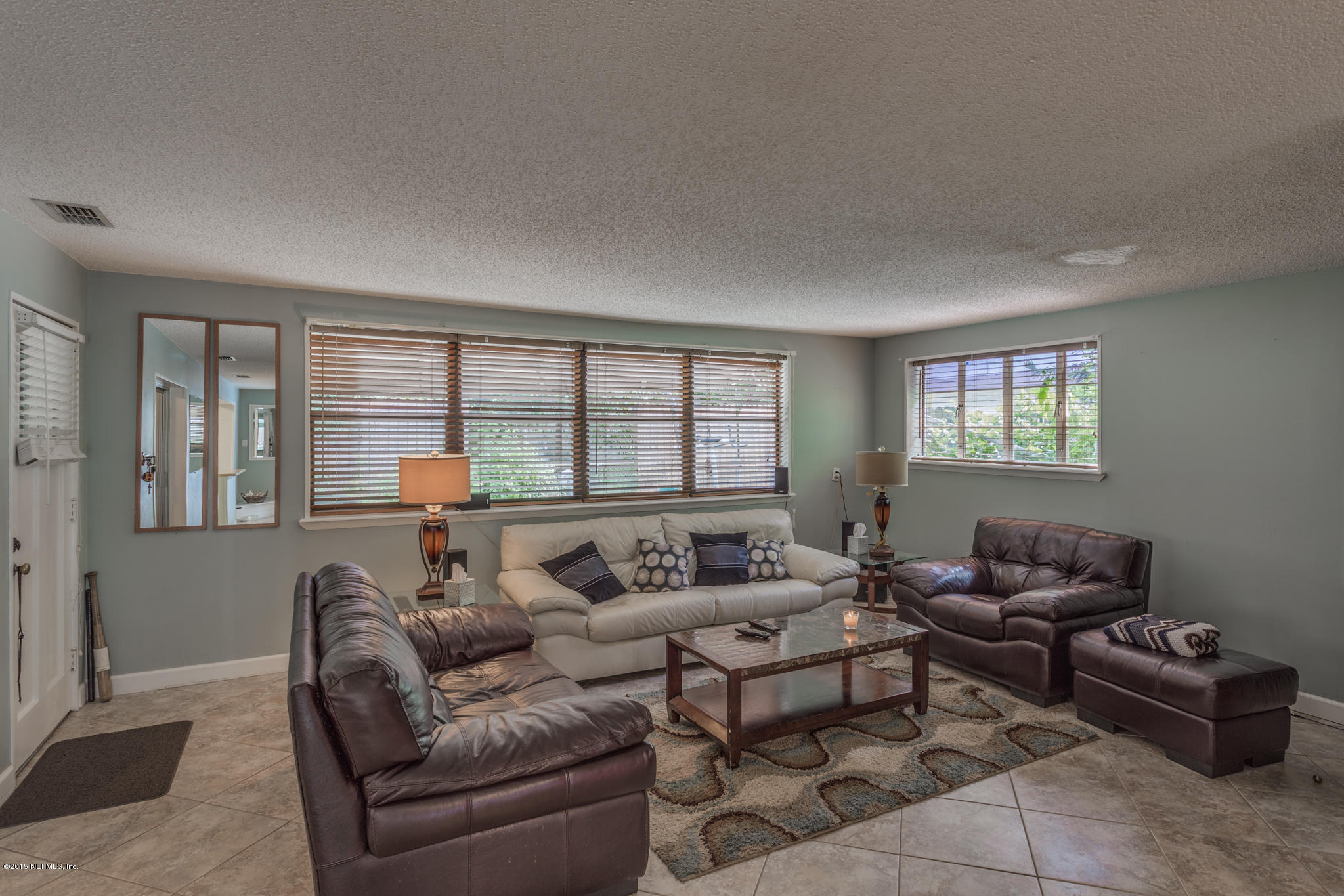 Beatiful Tile Floors in Great Room