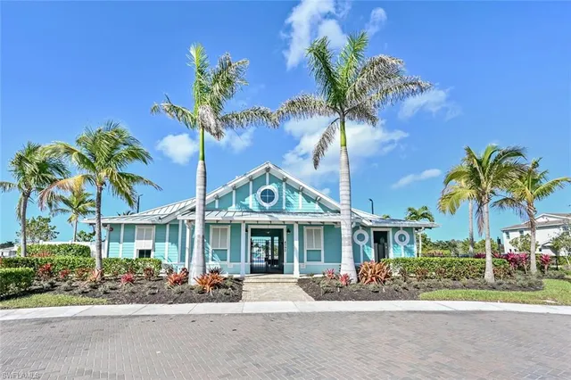 $599,900 | 4720 Arboretum Circle, Unit 102, Naples, FL 34112