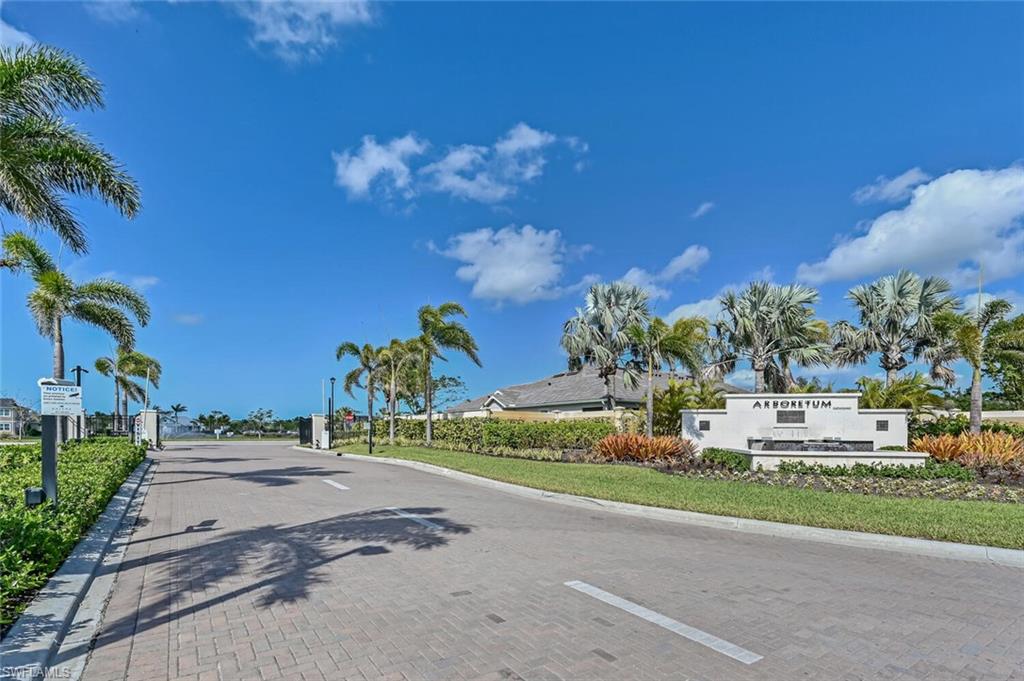 4720 Arboretum Circle, Unit 102 Naples, FL 34112 - Photo 43 of 44 a view of a basketball court