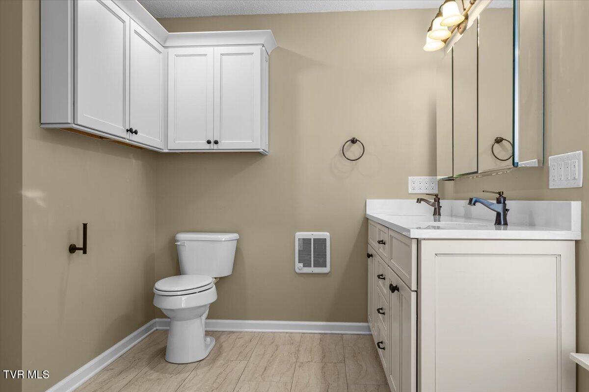 511 Headtown Road Jonesborough, TN 37659 - Photo 24 of 61 24-Master Bathroom