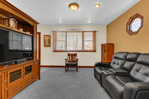 $225,000 | 1545 Ridge Road, Homewood, IL 60430