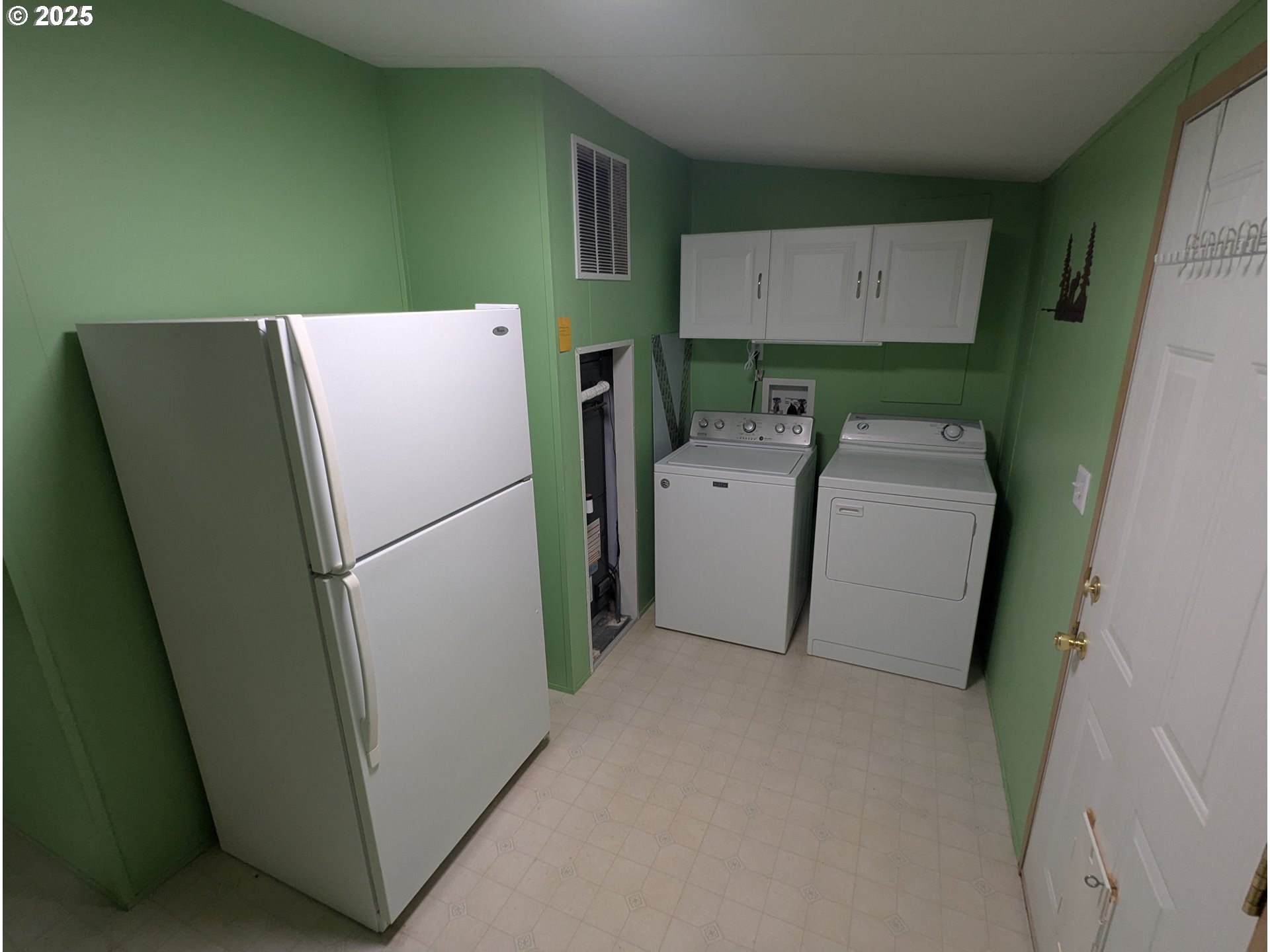 901 Byron Creek Road Winston, OR 97496 - Photo 29 of 33 Laundry