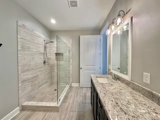 $2,400 | 5173 Lexington Road, Tallahassee, FL 32311