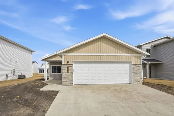 $349,550 | 6267 87th Avenue South, Horace, ND 58047