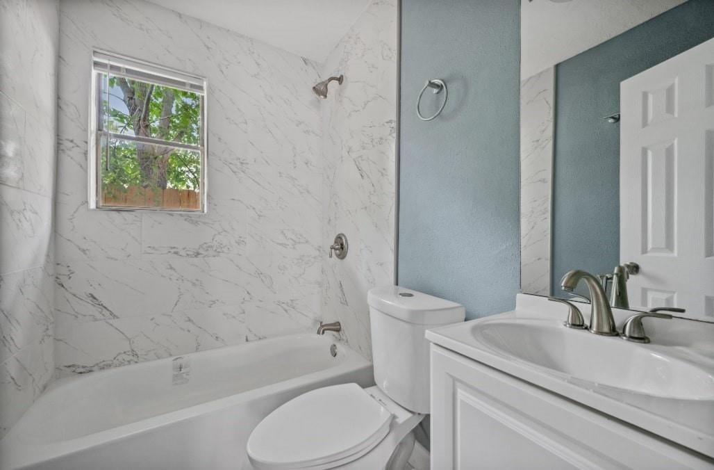 3423 Nettleton Street Houston, TX 77004 - Photo 10 of 14 a bathroom with a sink toilet and shower