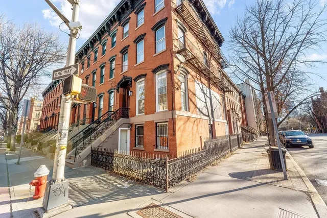 $3,306 | 306 Varick Street, Unit 1, Jersey City, NJ 07302