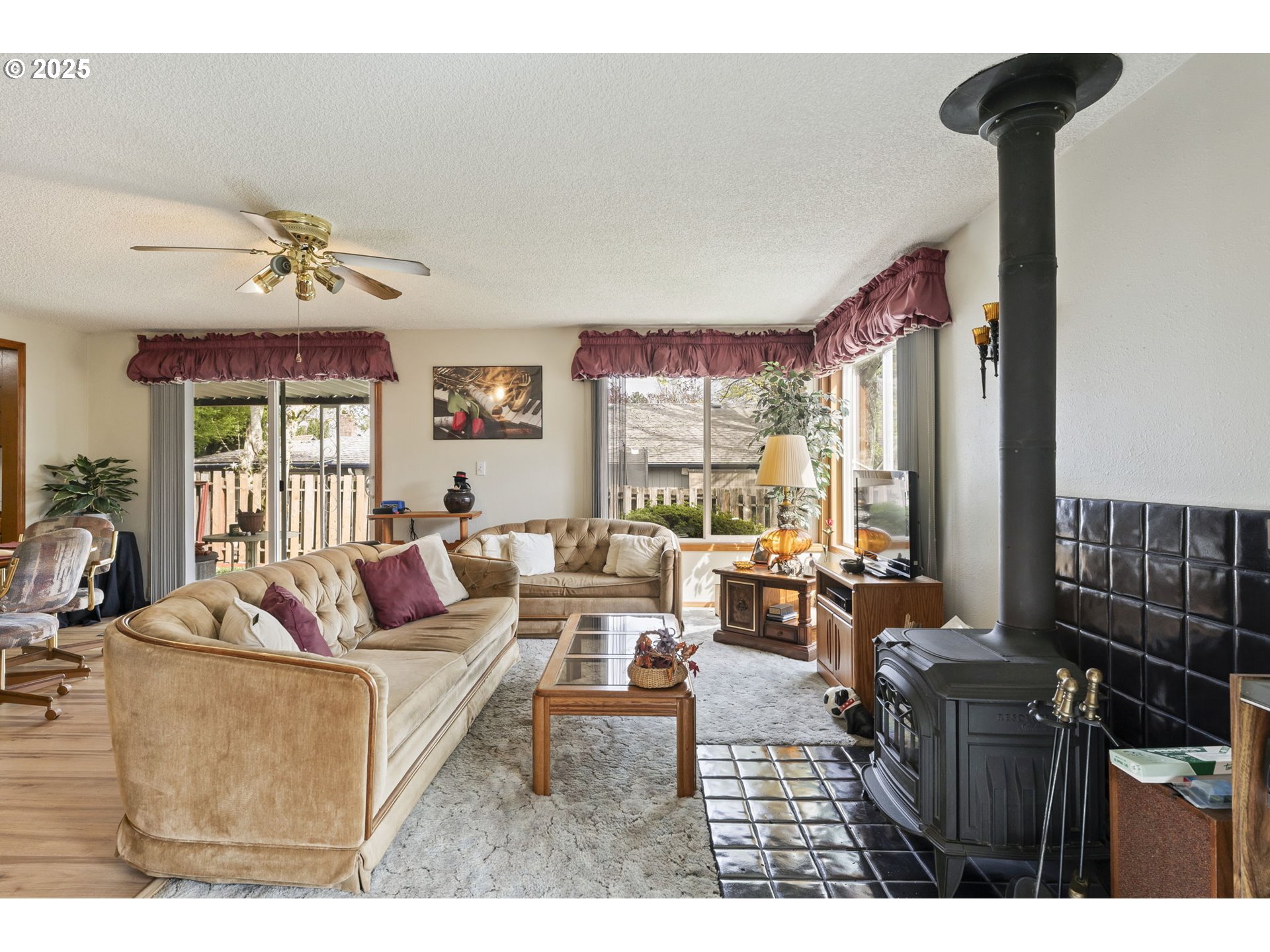 2320 Northeast Juniper Avenue Gresham, OR 97030 - Photo 11 of 34 a living room with furniture dining table and a large window
