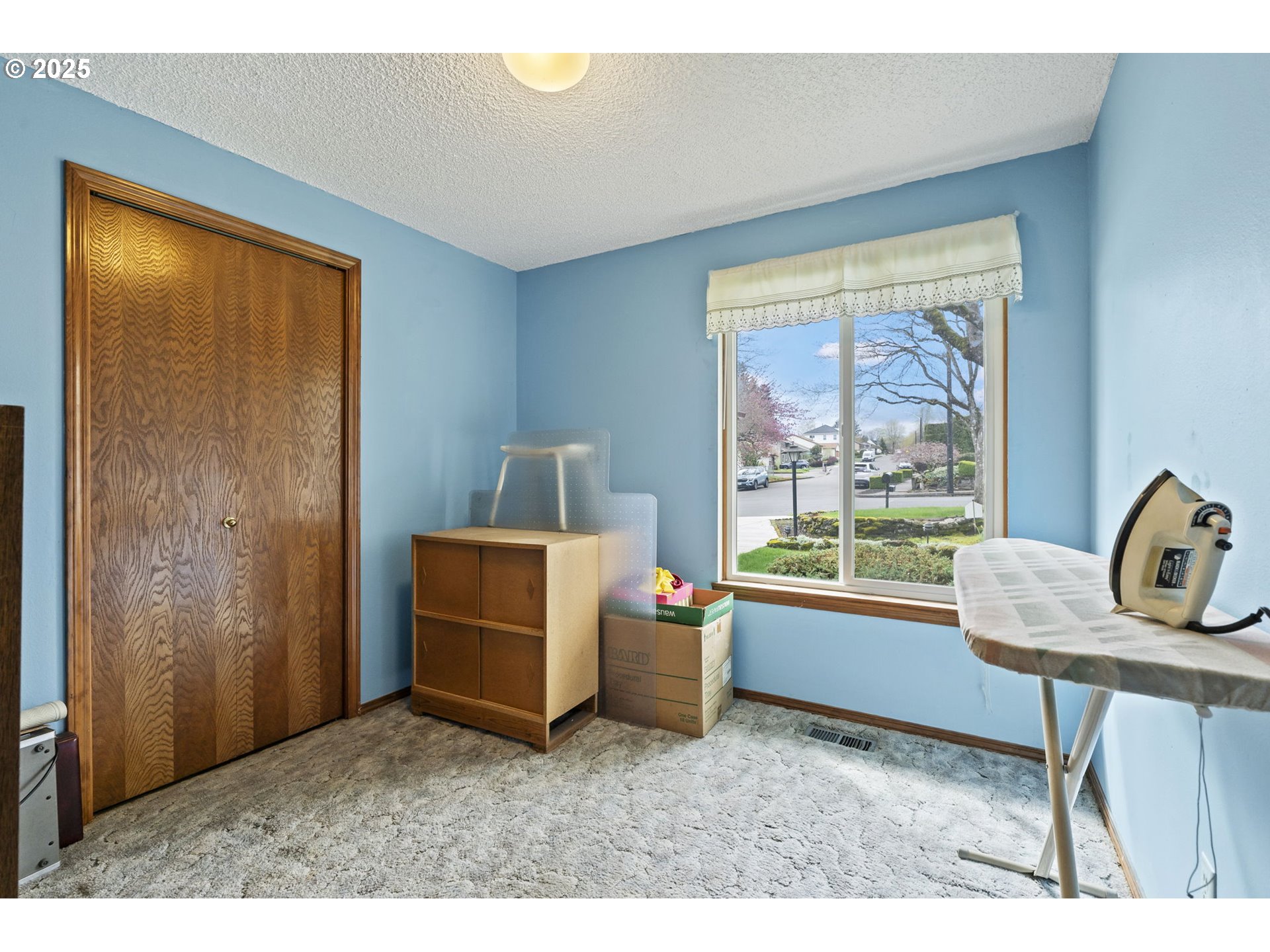 2320 Northeast Juniper Avenue Gresham, OR 97030 - Photo 21 of 34 a living room with furniture and a window