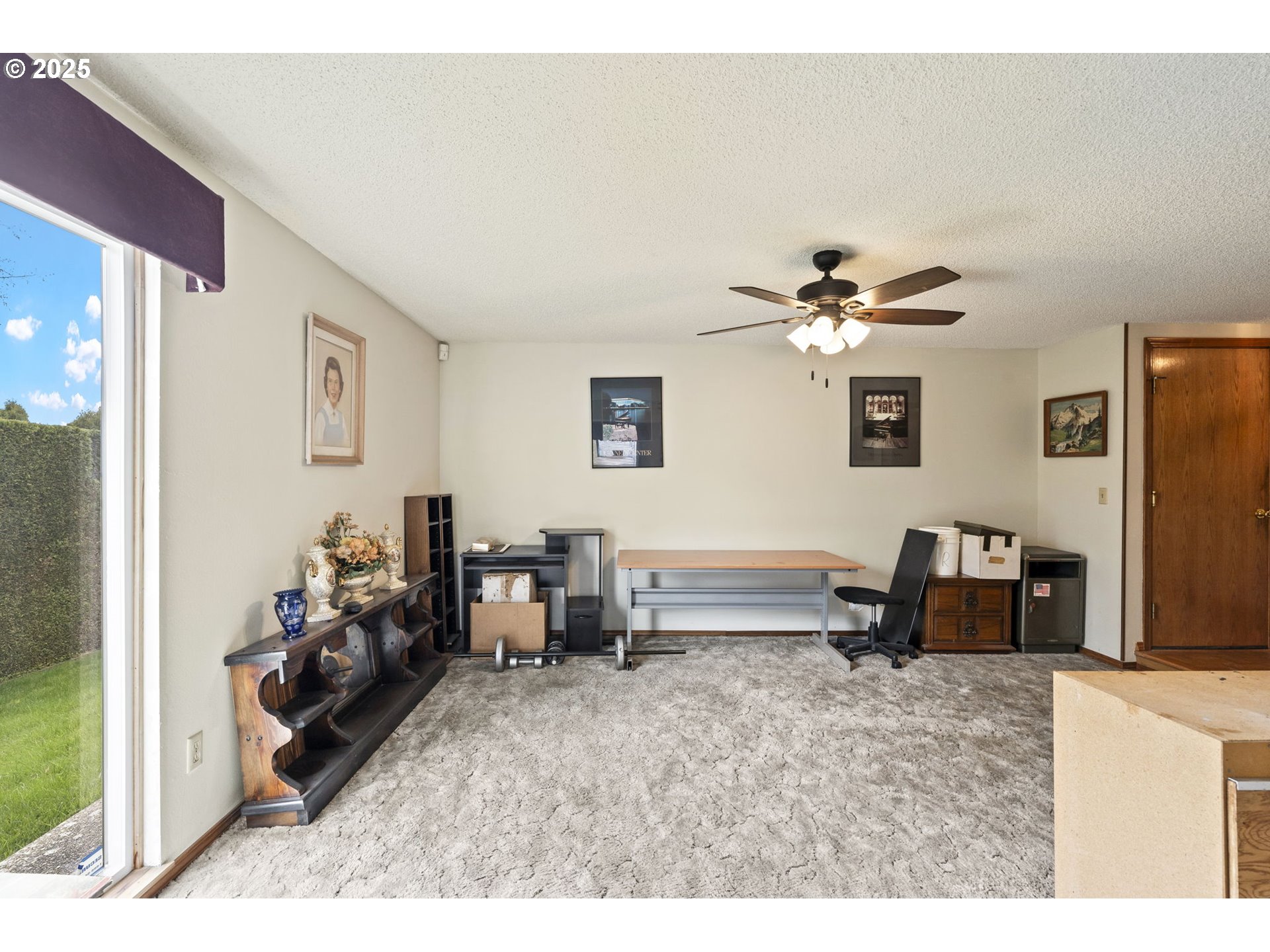 2320 Northeast Juniper Avenue Gresham, OR 97030 - Photo 6 of 34 a living room with furniture