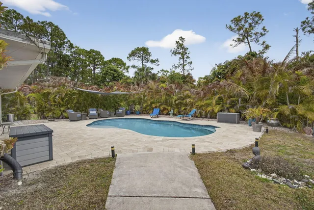 $915,000 | 15773 85th Road North, The Acreage, FL 33470