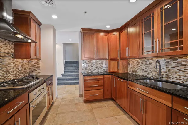 $7,000 | 208 Boulder Ridge Road, Scarsdale, NY 10583