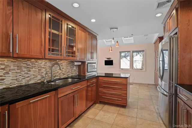 $7,000 | 208 Boulder Ridge Road, Scarsdale, NY 10583