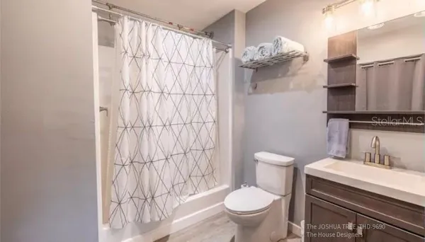 a close up view of a washer and dryer